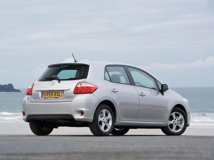  Toyota Auris 5-Door 2010 года  (UK) (фото 9 из 59)